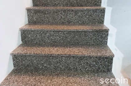 Bậc cầu thang STS-02